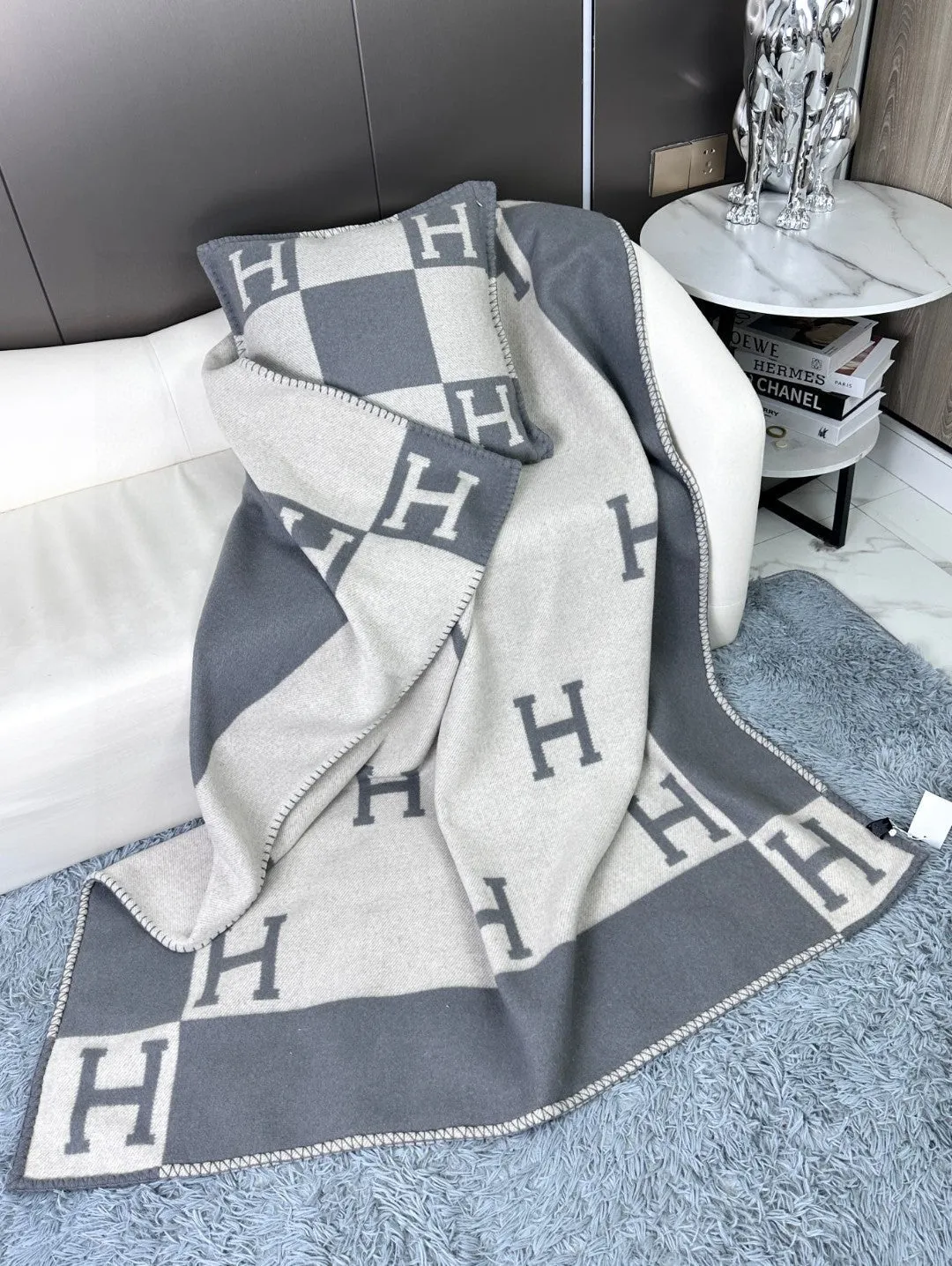 AVALON THROW BLANKET 170 CM IN COOL GRAY CASHMERE 294471