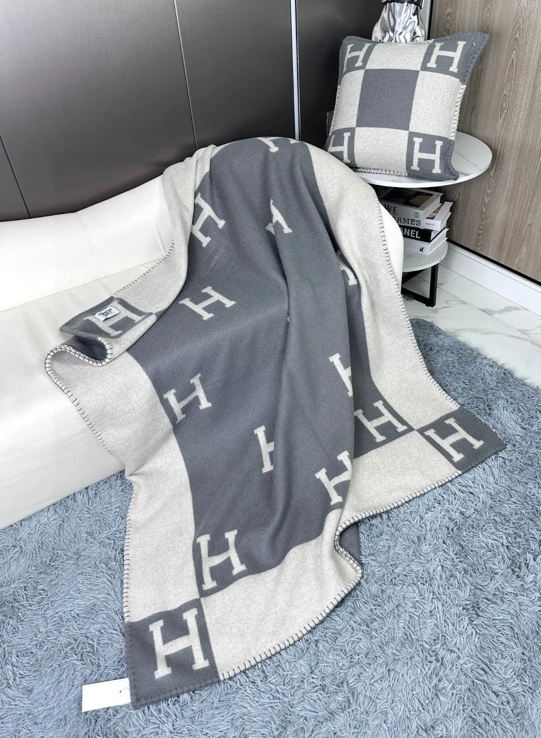 AVALON THROW BLANKET 170 CM IN COOL GRAY CASHMERE 294471