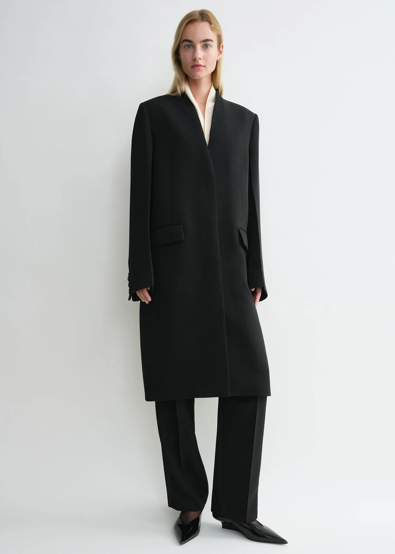 Deep pleat coat black