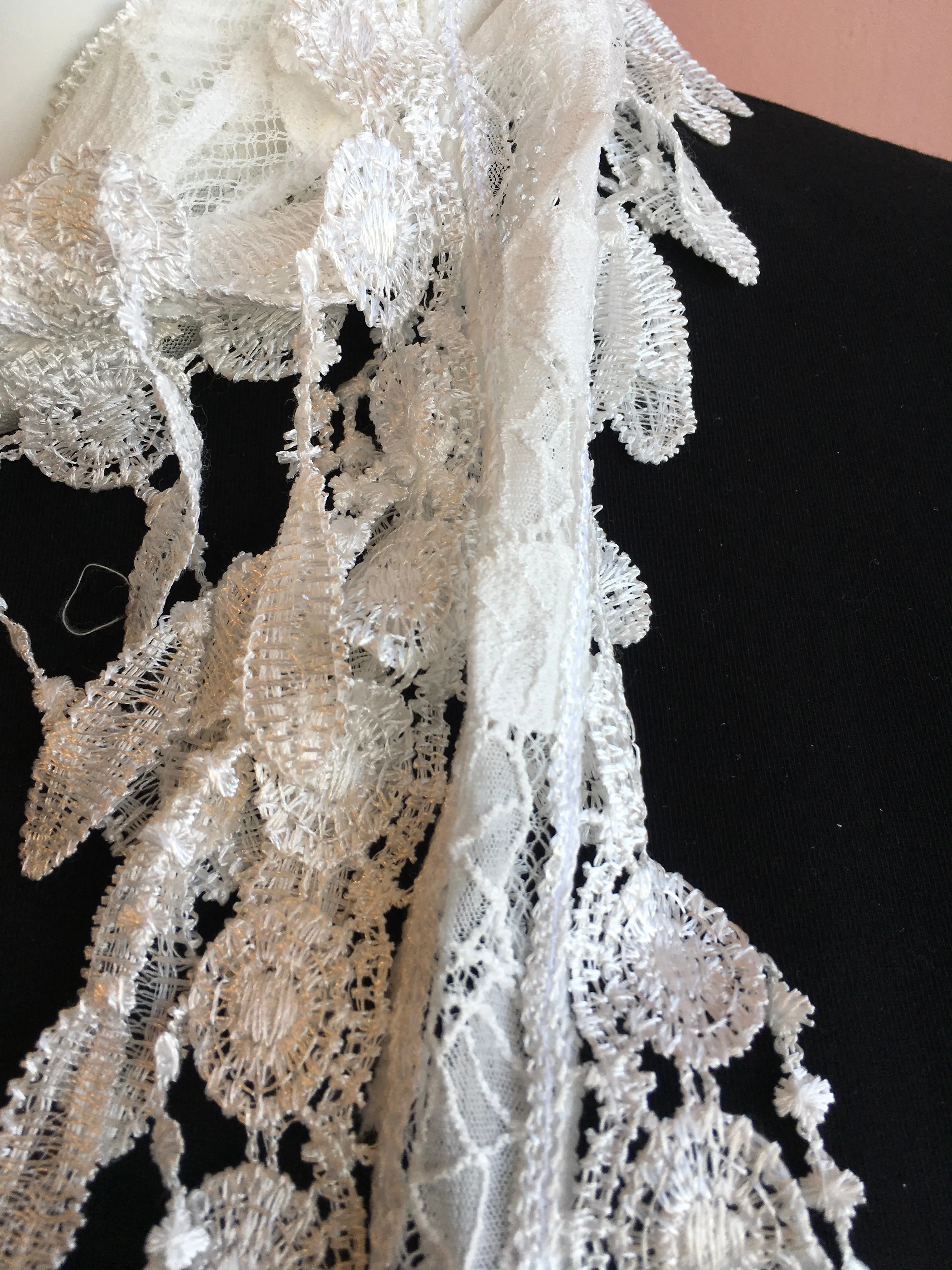 LACE LEAF SCARF - WHITE