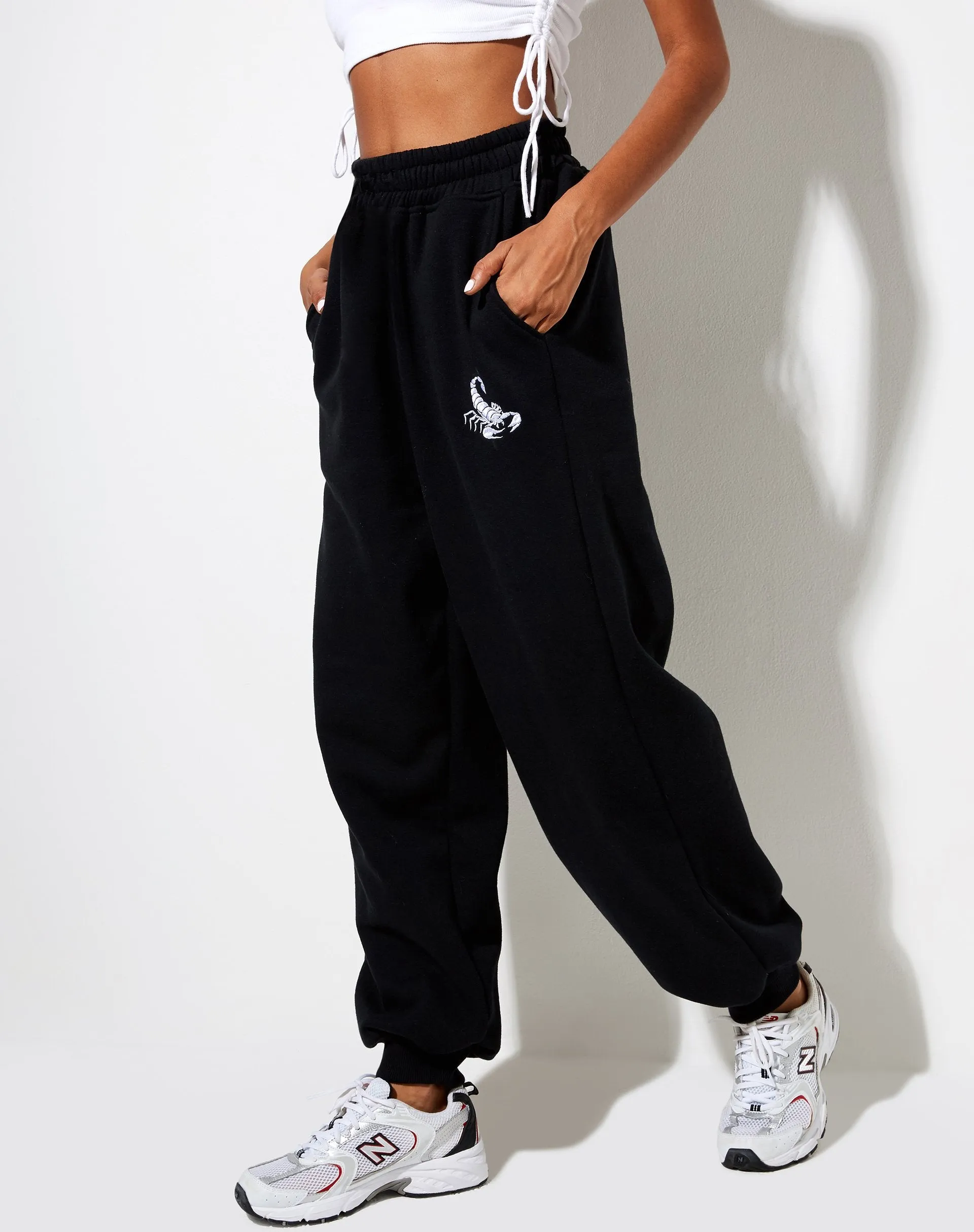 Roider Jogger in Black with Scorpion White Embro